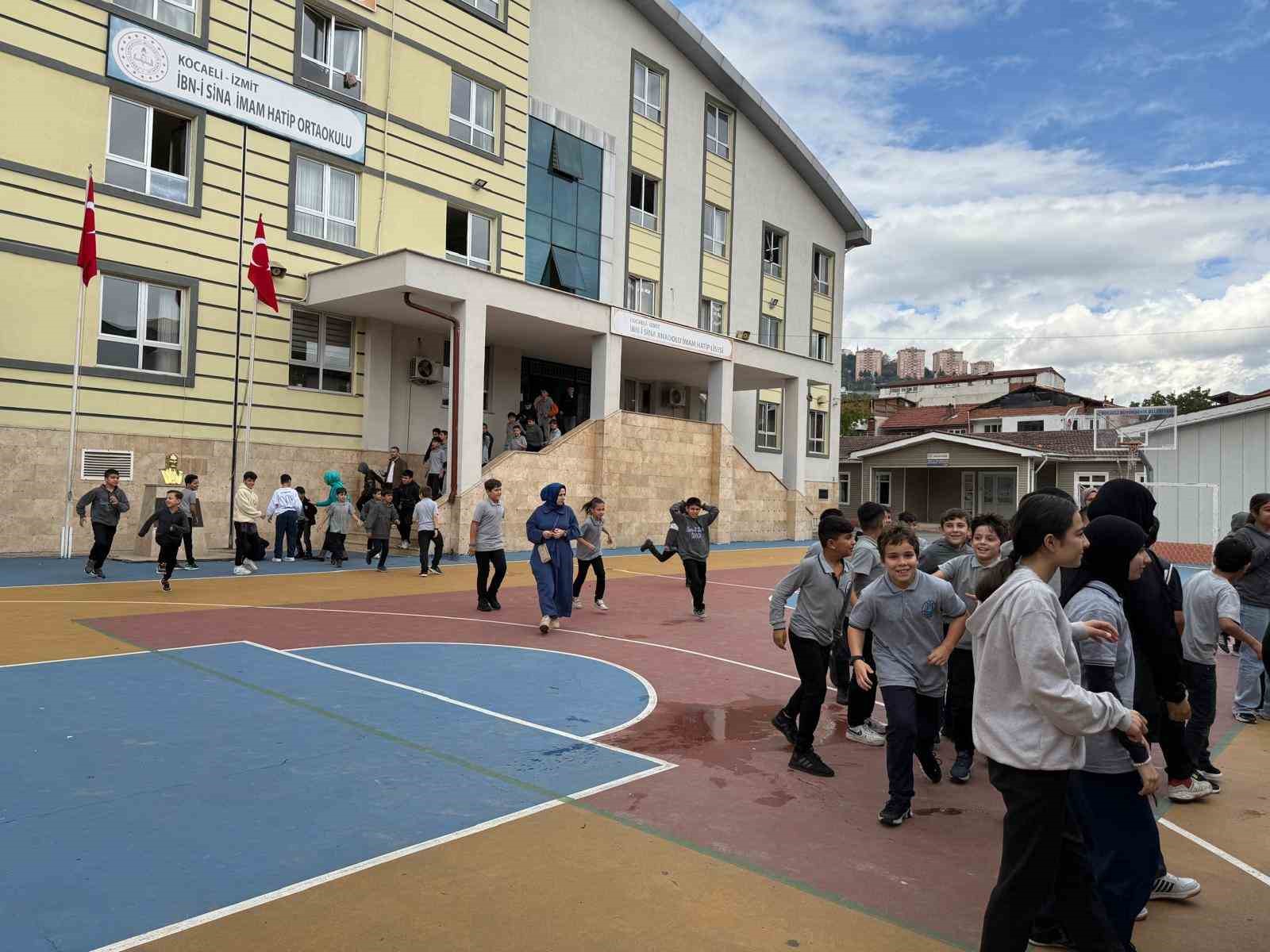 Öğrenci ve yetişkinlere afet eğitimi
