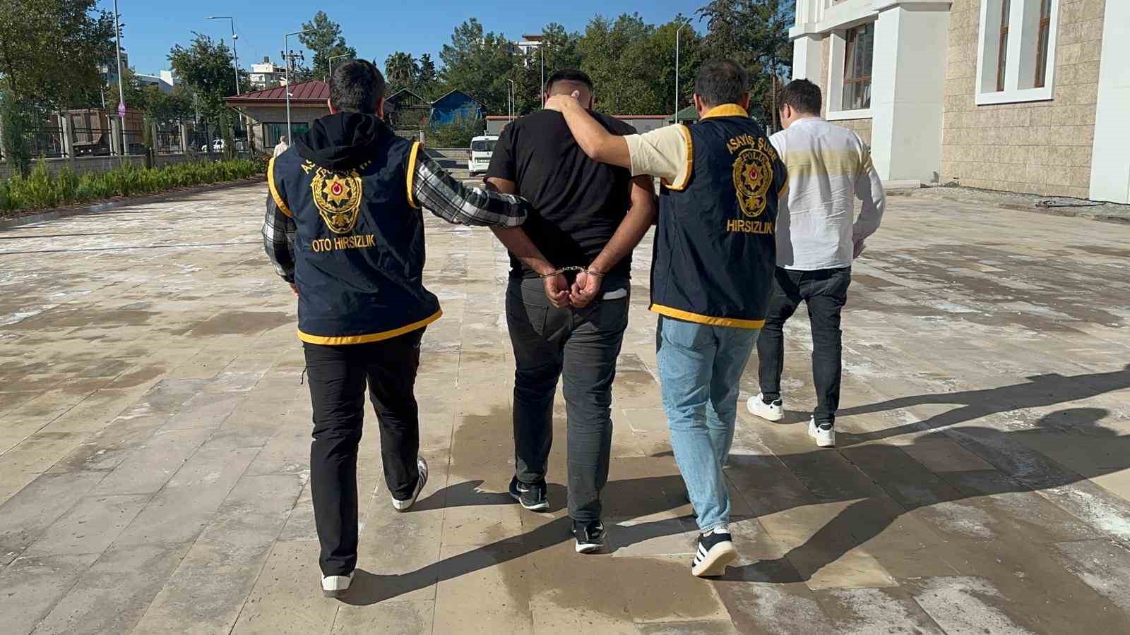 &Ccedil;alınan buzağı annesine kavuştu
