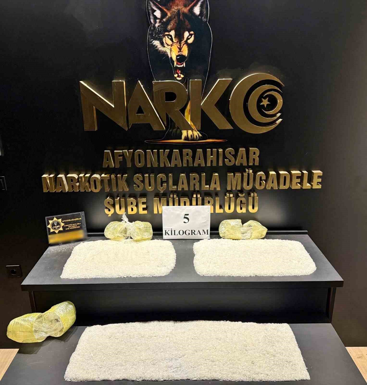 Gübre çuvallarının arasından 5 kilogram uyuşturucu çıktı