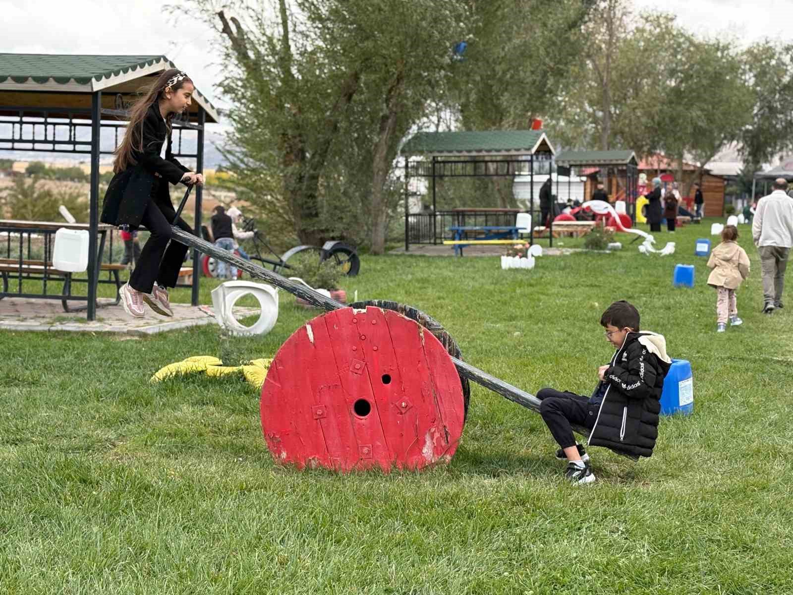 Başkan Murat Ercan, &ccedil;&ouml;lyaklı vatandaşlarla piknikte buluştu
