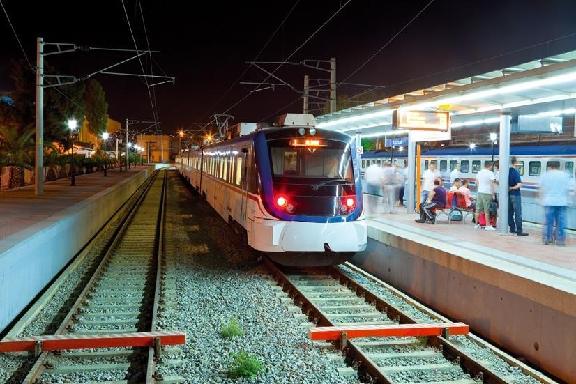 İZBAN&rsquo;da unutulan para sahibini bekliyor
