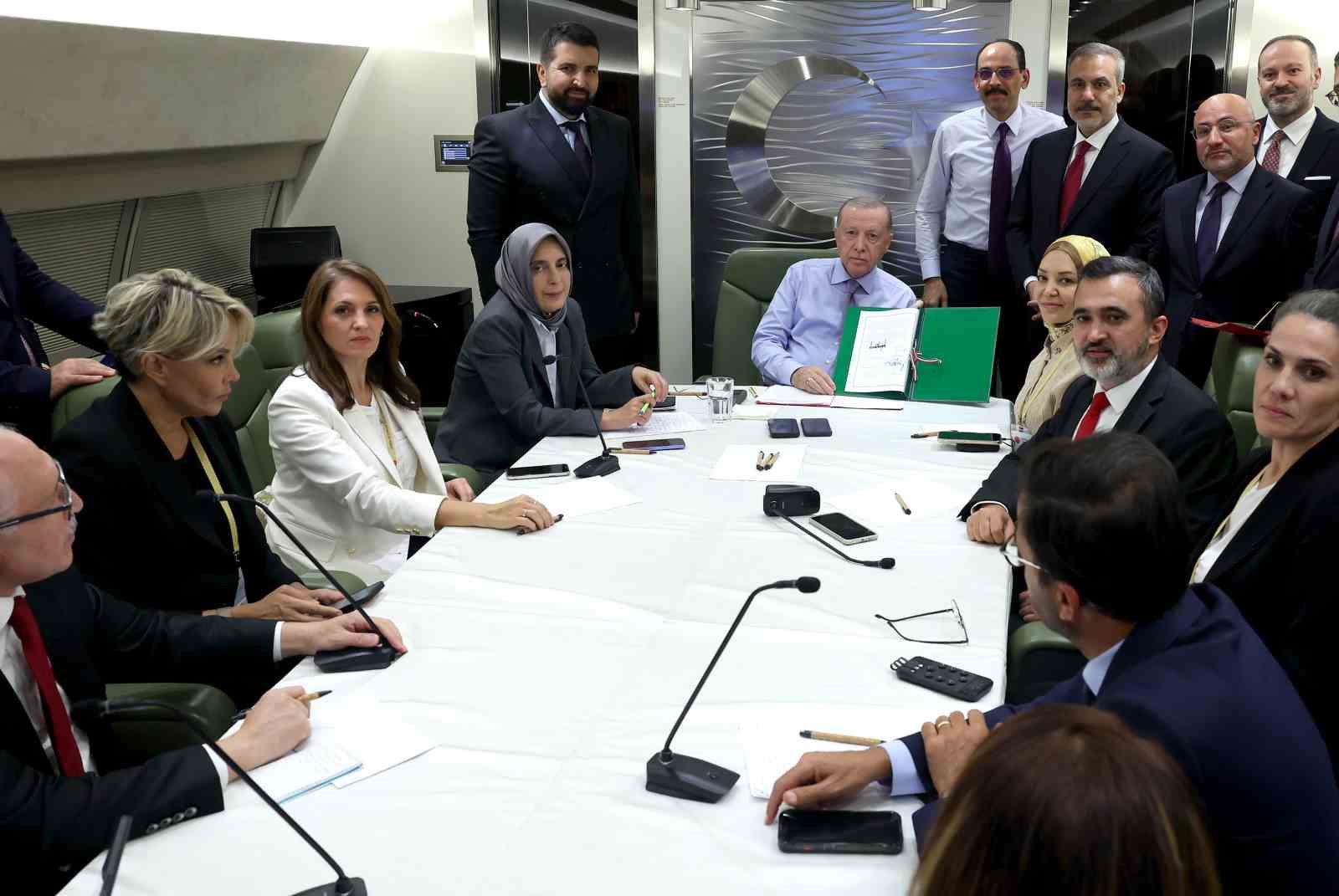 Cumhurbaşkanı Erdoğan: "Türkiye, ABD ve diğer ülkeler bu ateşkesin korunması konusunda kararlı. Yeniden soykırıma dönerse bunun bedelinin ağır olacağını aslında İsrail de biliyor. Biz bunu her fırsatta açıkça ifade ediyoruz."