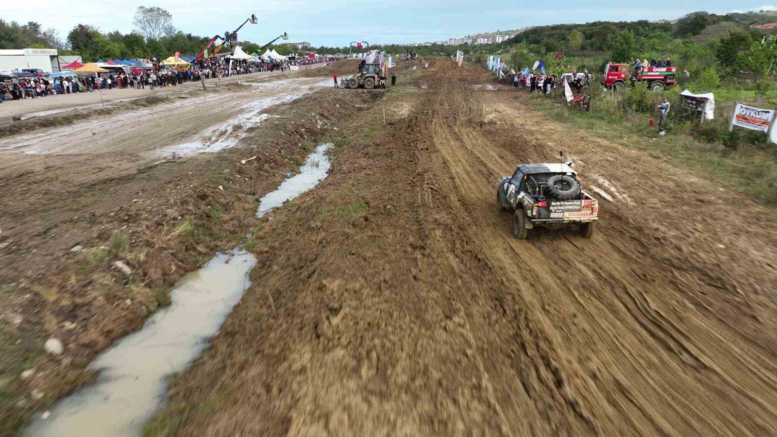 Off-Road’ın şampiyonluk kupası Sapanca’ya geldi

