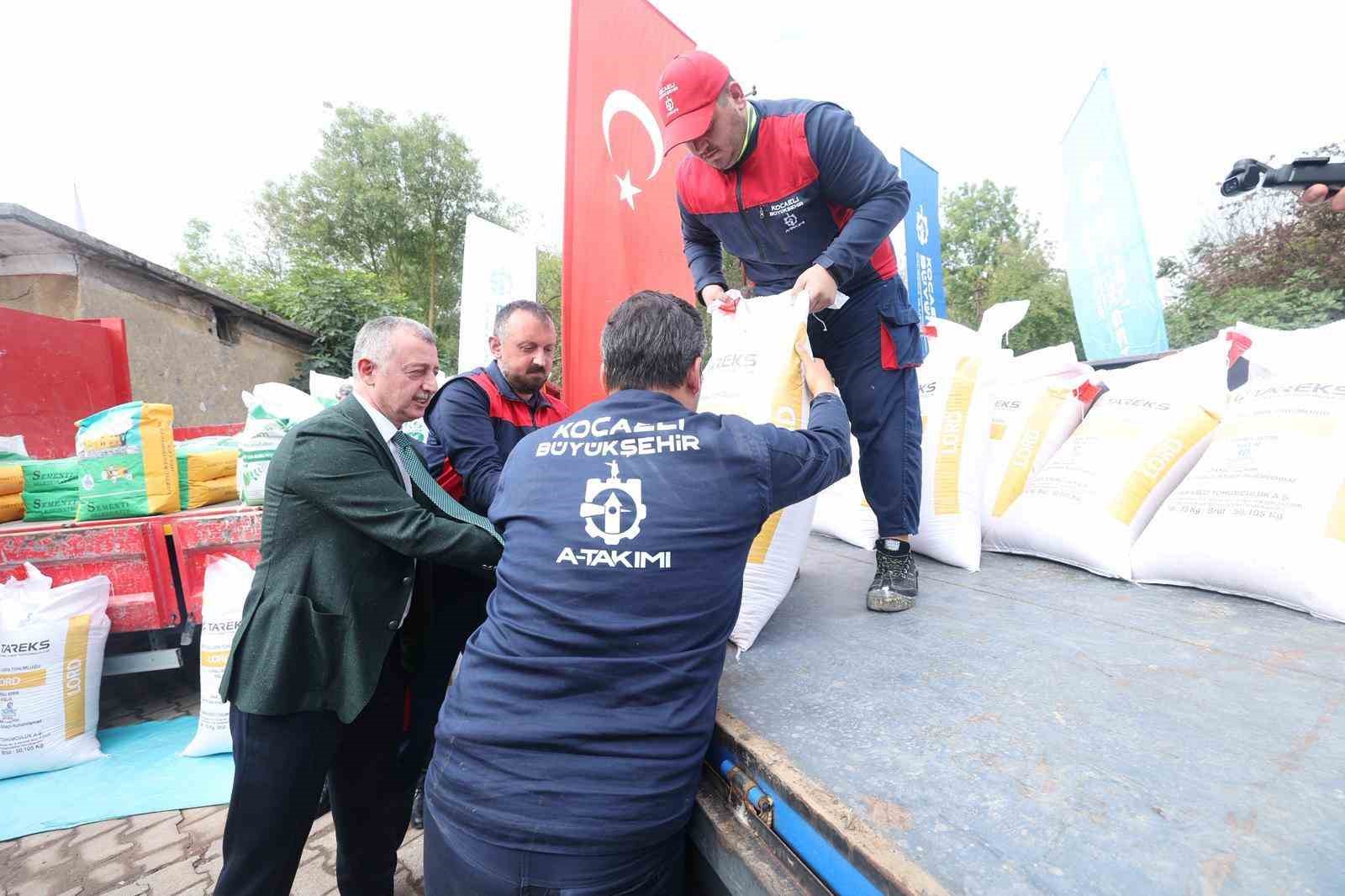 3 bin 500 çiftçiye bin 420 ton yem bitkisi tohumu desteği
