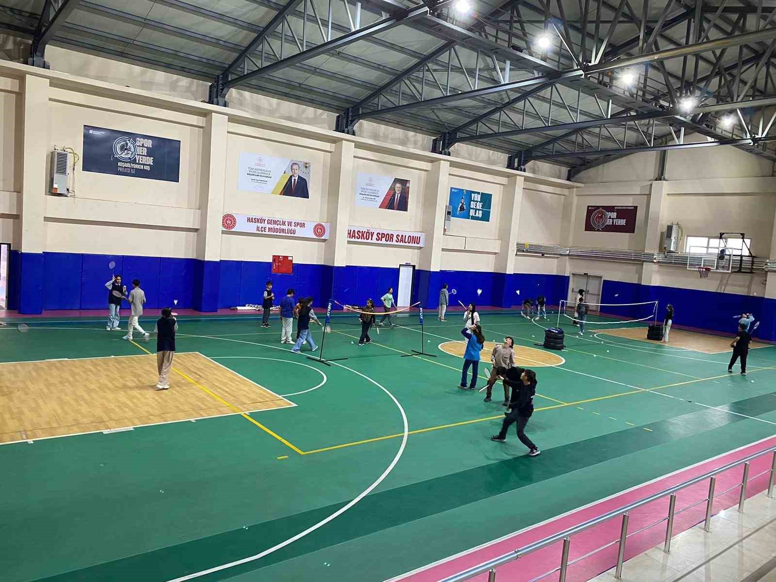 Hasköy’de badminton antrenmanları yoğun katılımla sürüyor
