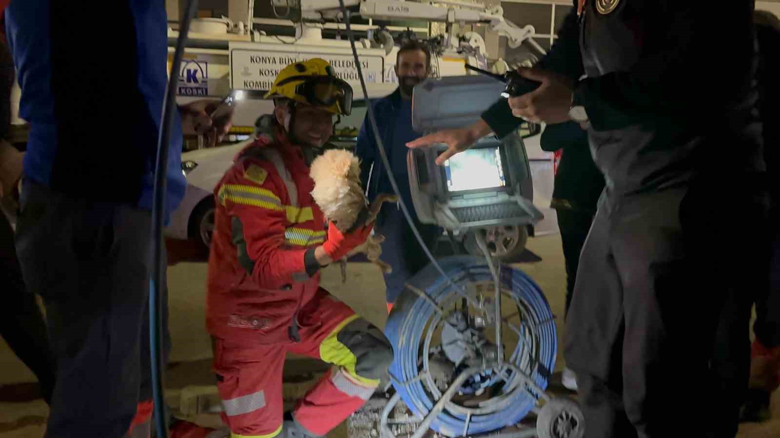 Konya B&uuml;y&uuml;kşehir ekiplerinden k&ouml;pek kurtarma operasyonu
