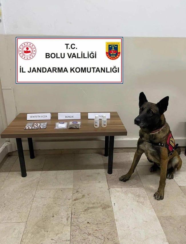 Yol kontrol&uuml;nde uyuşturucu yakalandı: 7 g&ouml;zaltı
