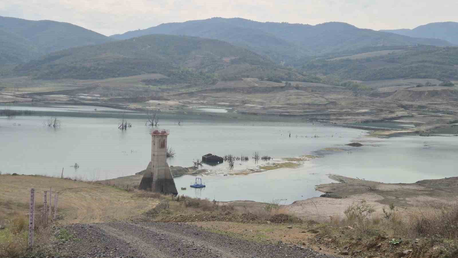 Tekirdağ&rsquo;da Naip Barajı &ouml;l&uuml; hacme indi, sular &ccedil;ekildi adacıklar oluştu
