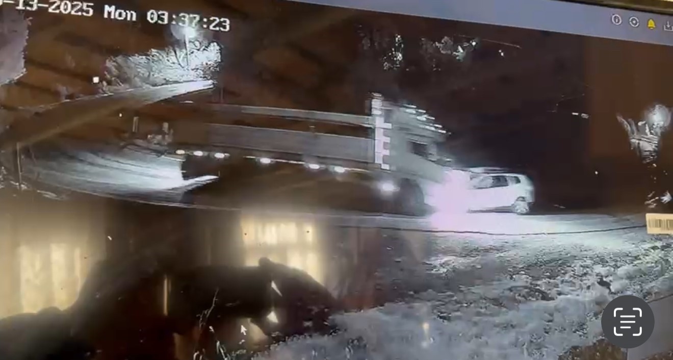 Şerit ihlali yapan kamyon kazaya neden oldu