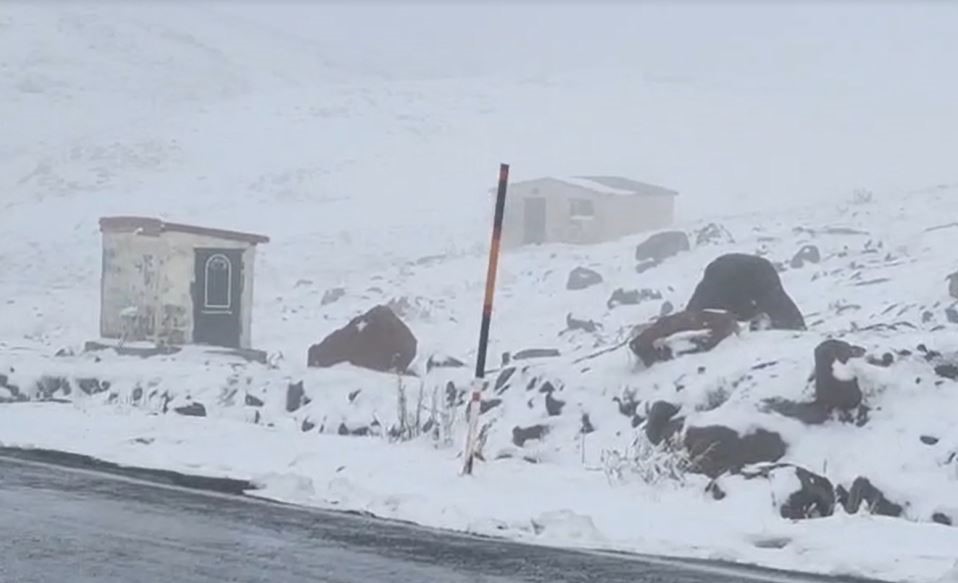 Bülbülan Yaylası beyaza büründü