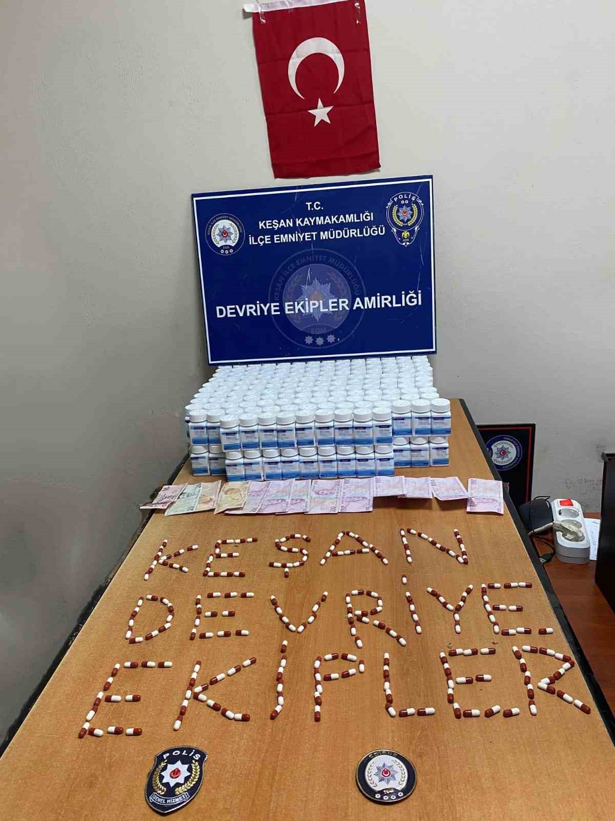 Keşan’da park halindeki araçta 16 bin 744 adet uyuşturucu hap ele geçirildi