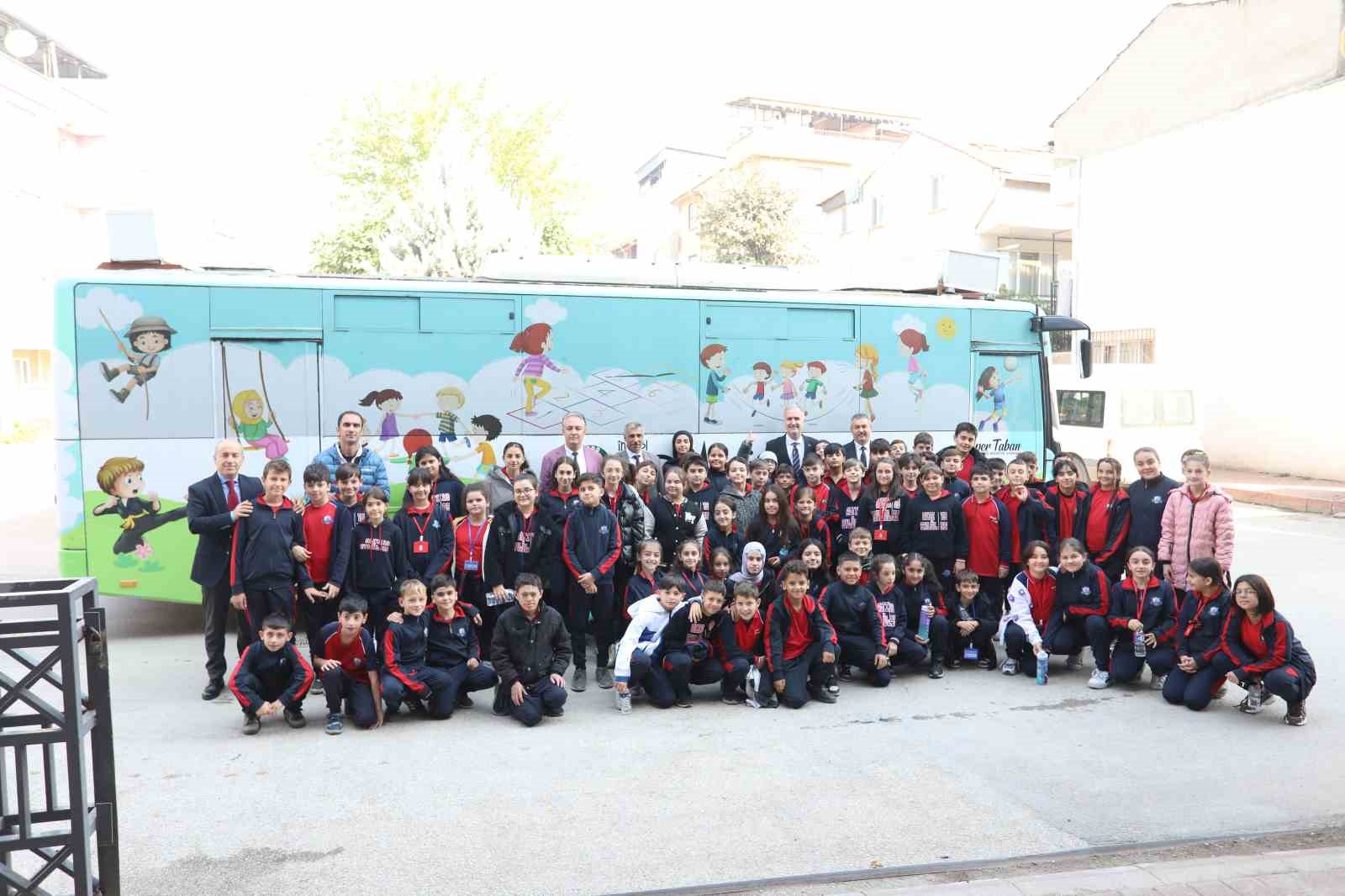 "Yeşil Koltuk" isimli s&ouml;yleşi programının ilk konuğu Başkan Alper Taban oldu
