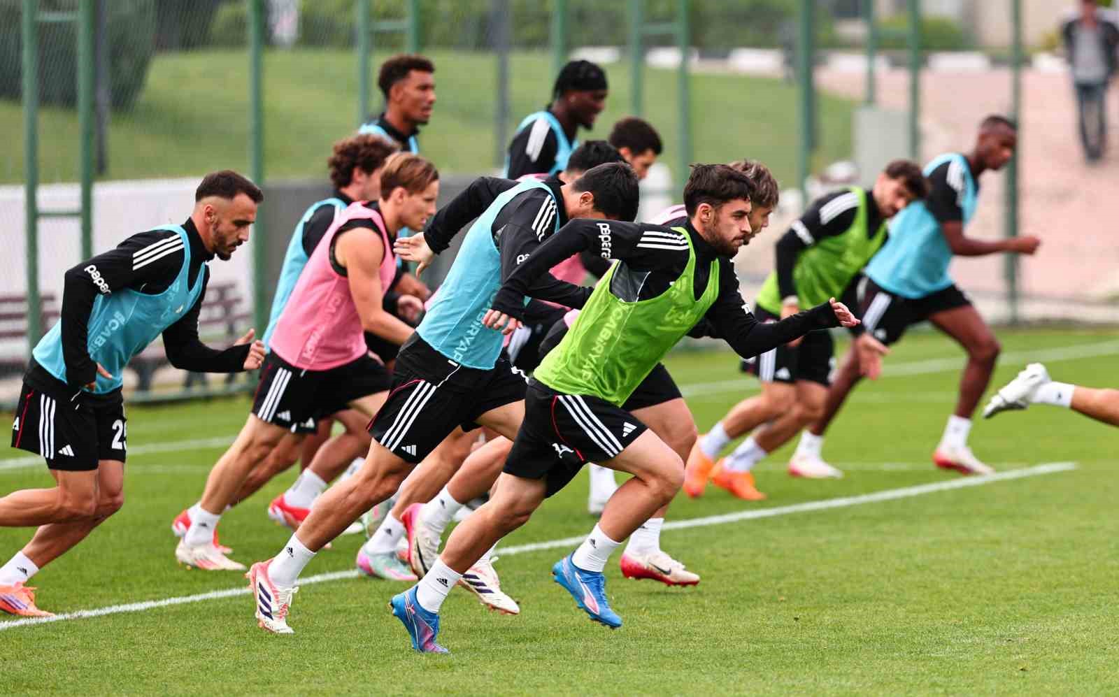 Beşiktaş kondisyon ve taktik çalıştı