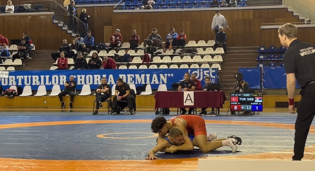 Yunusemreli g&uuml;reş&ccedil;i Kadir Kadiroğlu Balkan &uuml;&ccedil;&uuml;nc&uuml;s&uuml; oldu
