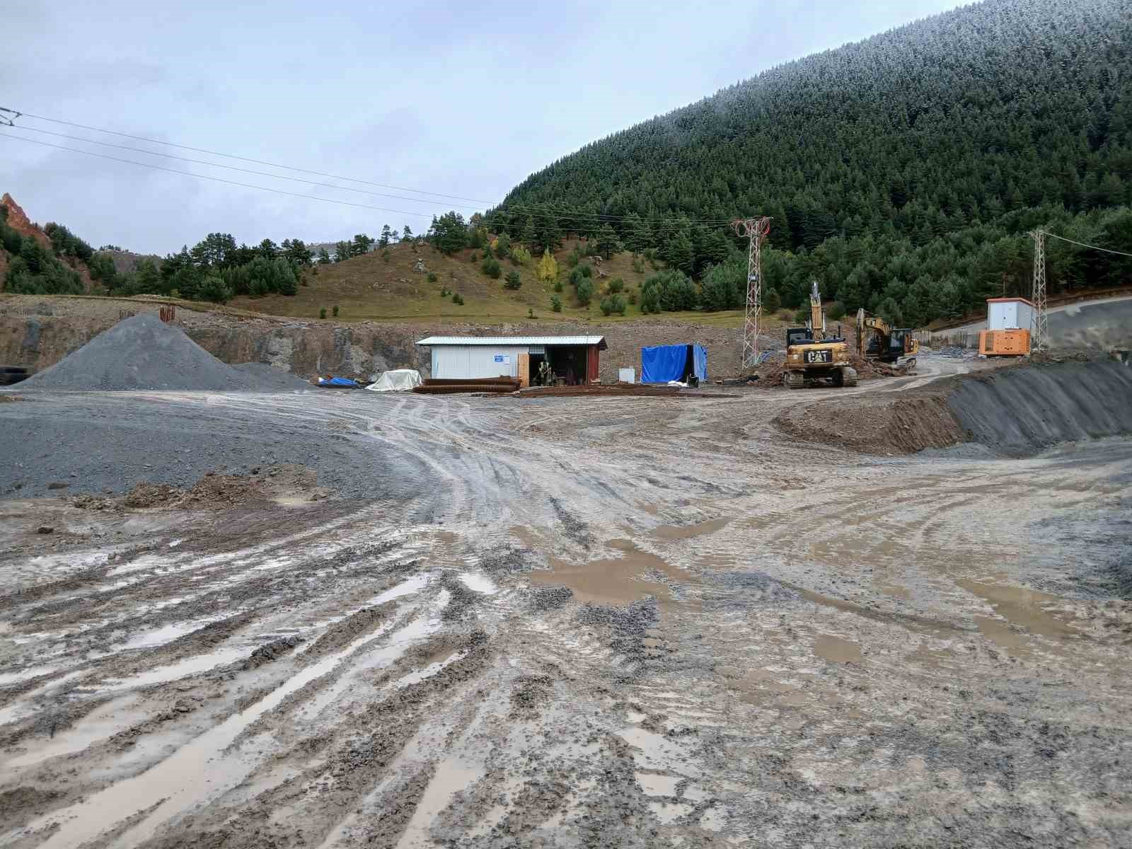 Ilgar dağı tünelinde çalışmalar iki ayrı noktadan sürdürülüyor