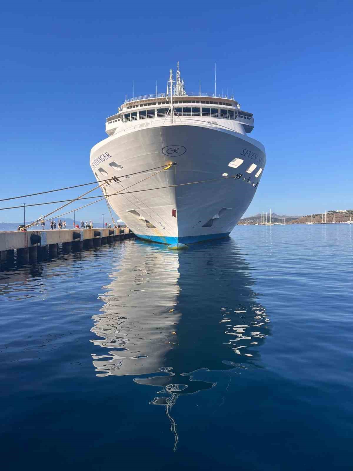 Seven Seas Voyager, Bodrum’a geldi