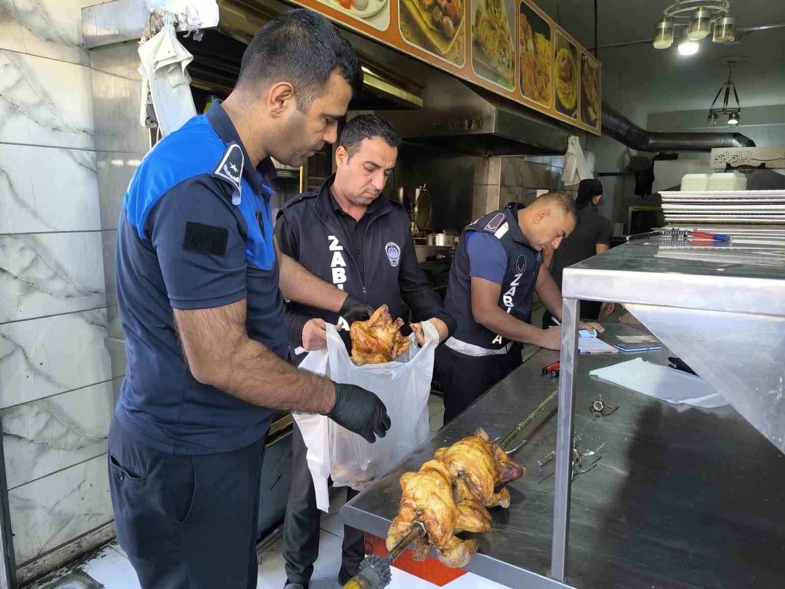 Şanlıurfa’da tarihi geçmiş 183 kilo tavuk eti imha edildi
