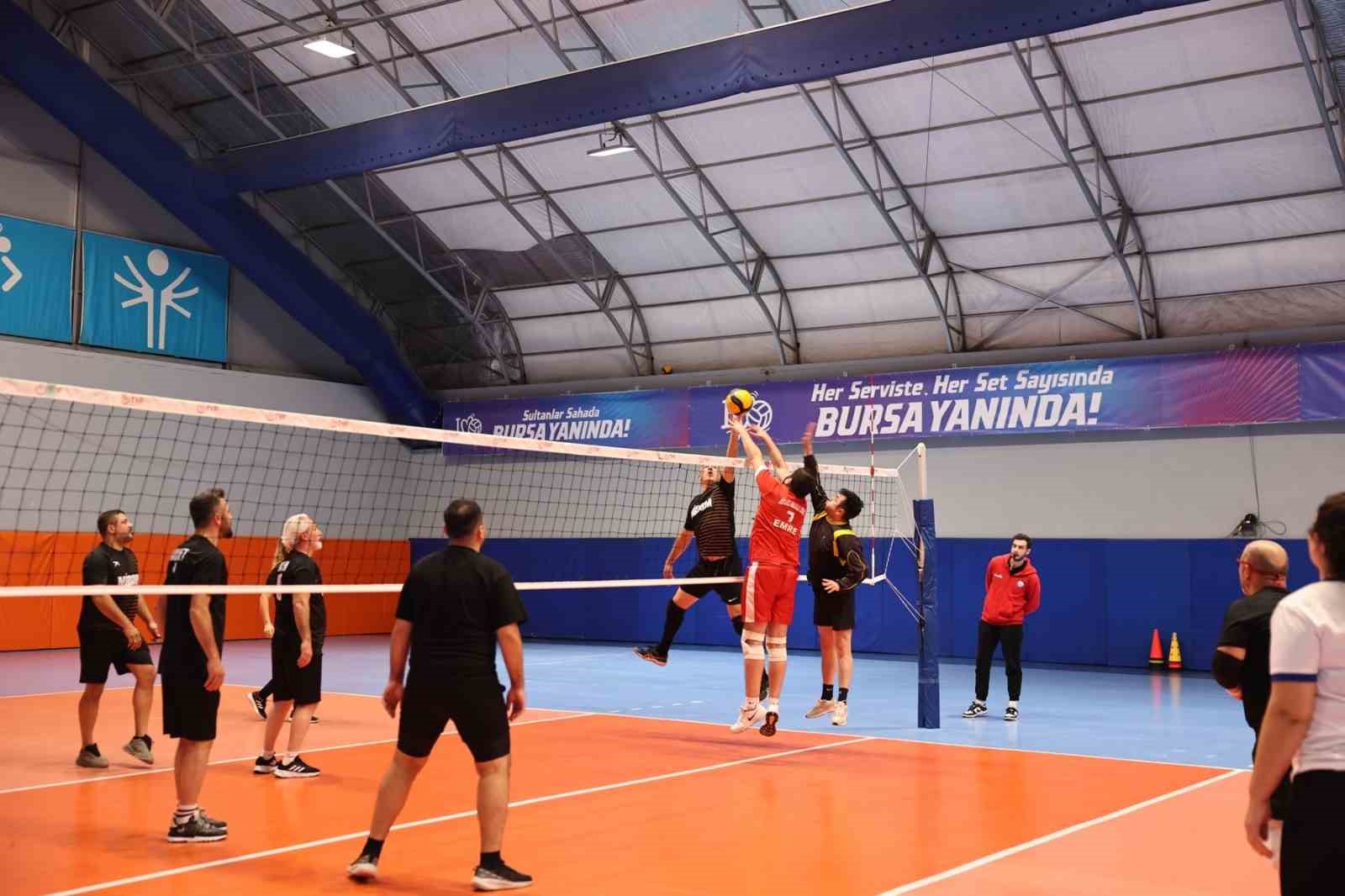 Nilüfer Belediyesi çalışanları filede ter döktü