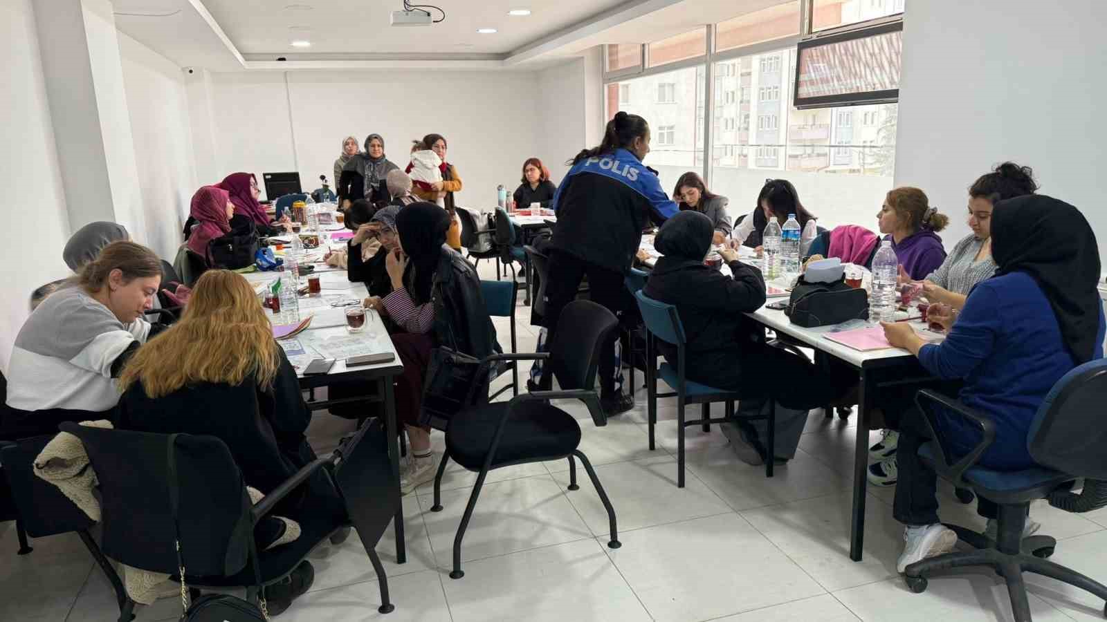 Çankırı’da kadınlara KADES ve UYUMA bilgilendirmesi