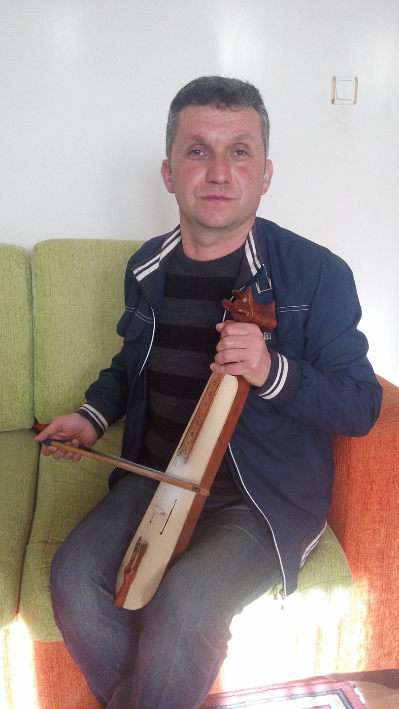 Sahnede kalp krizi geçiren Giresunlu sanatçı son yolculuğuna uğurlandı
