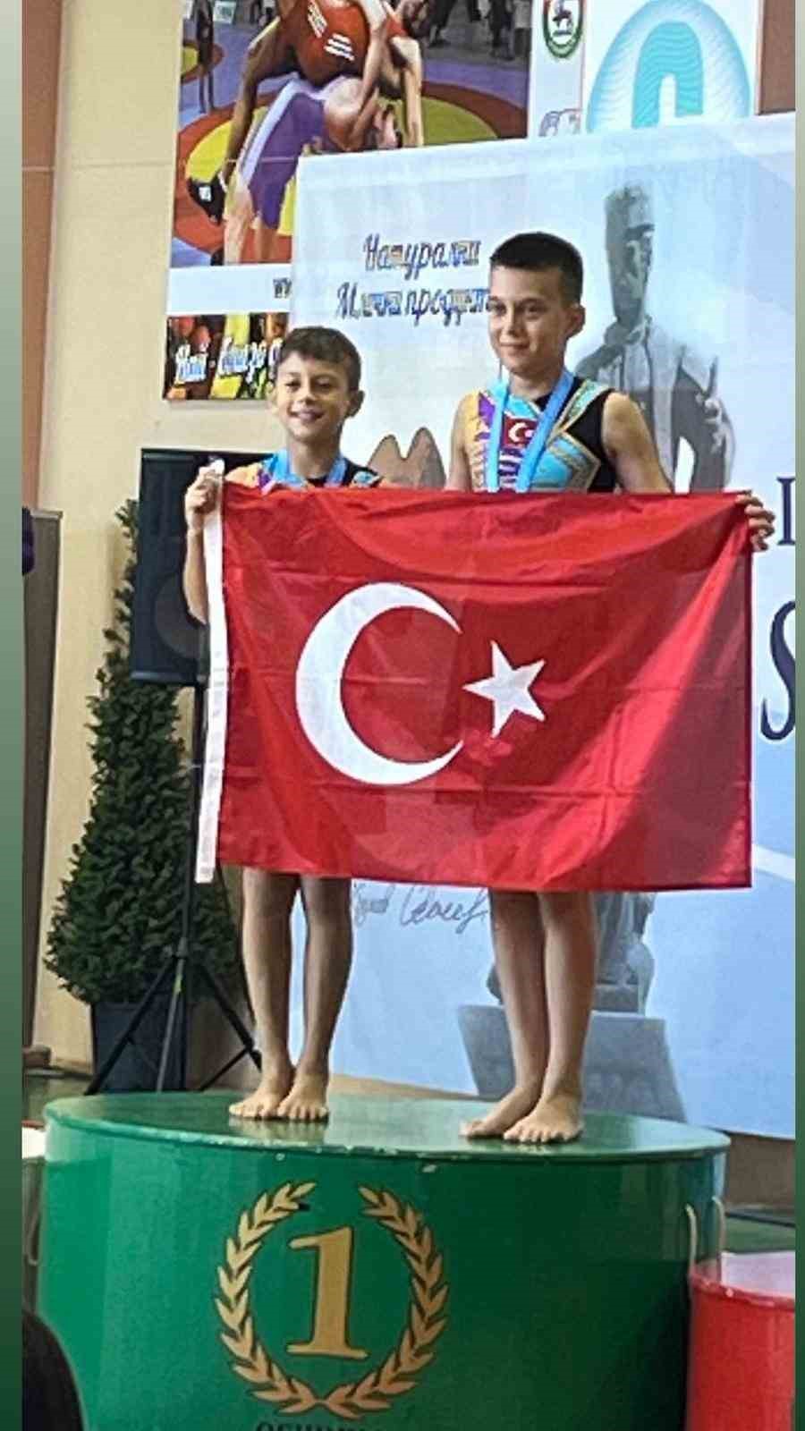 Aydınlı sporcular Bulgaristan’dan madalya ile döndü
