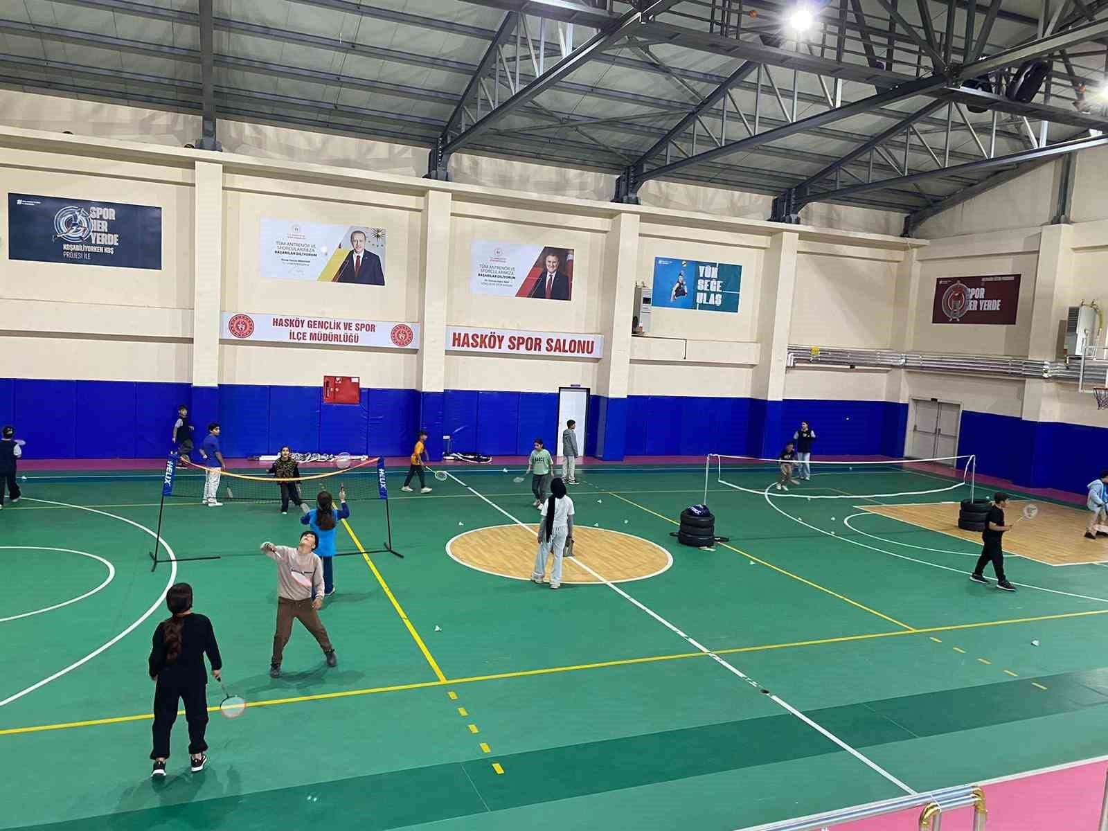 Hasköy’de badminton antrenmanları yoğun katılımla sürüyor