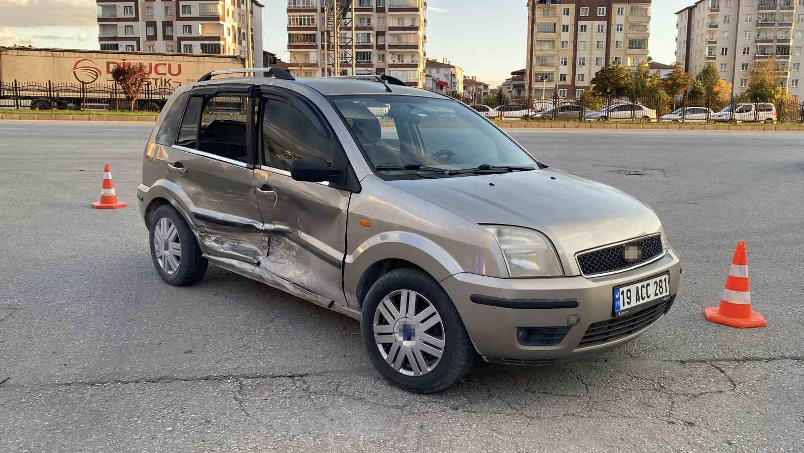 Çorum’da otomobiller çarpıştı: 2 yaralı