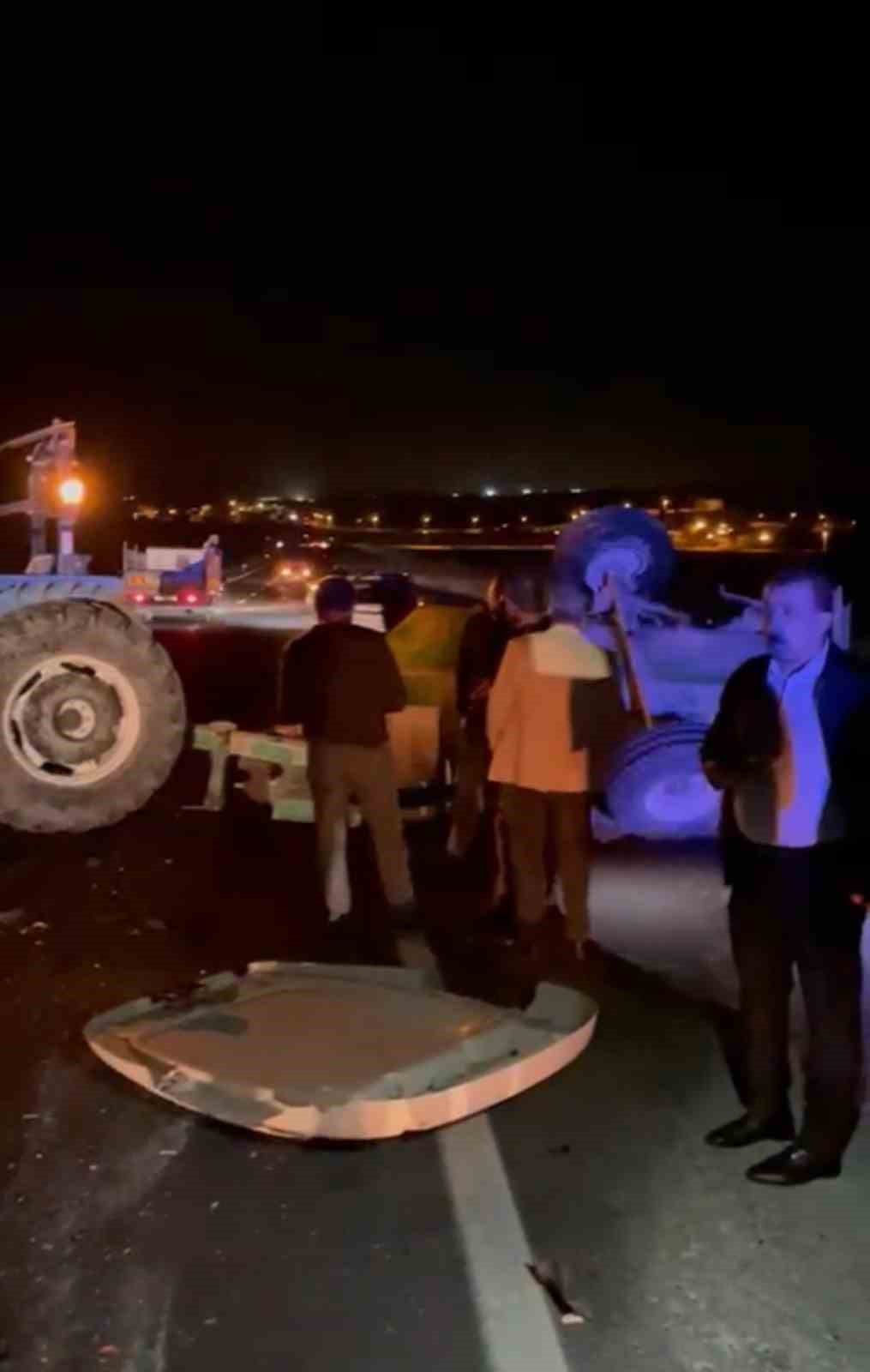 Siirt’te hafif ticari araç ile traktör çarpıştı: 2 yaralı