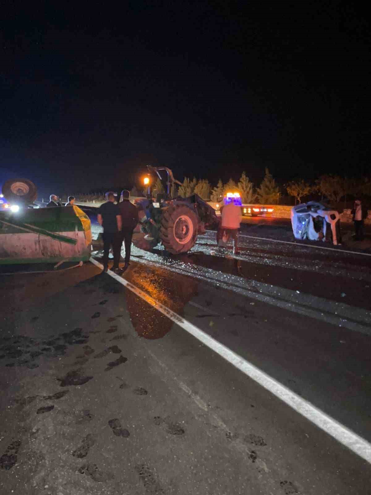 Siirt’te hafif ticari araç ile traktör çarpıştı: 2 yaralı
