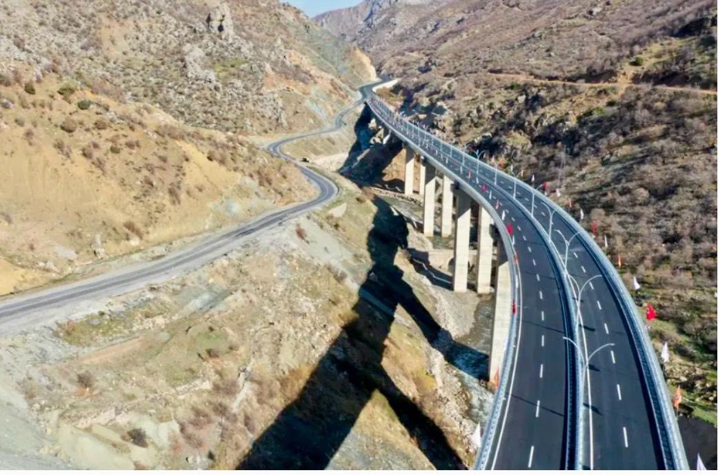 Bitlis-Baykan arası yol çalışmaları tamamlandı