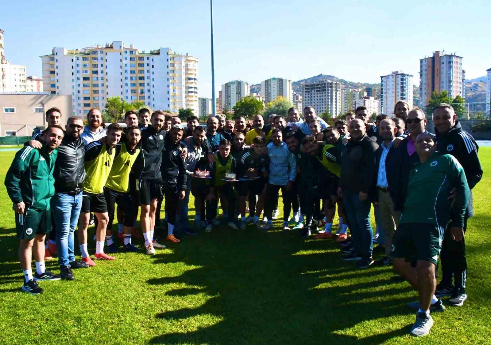 Erciyes 38 FK’da sürpriz doğum günü
