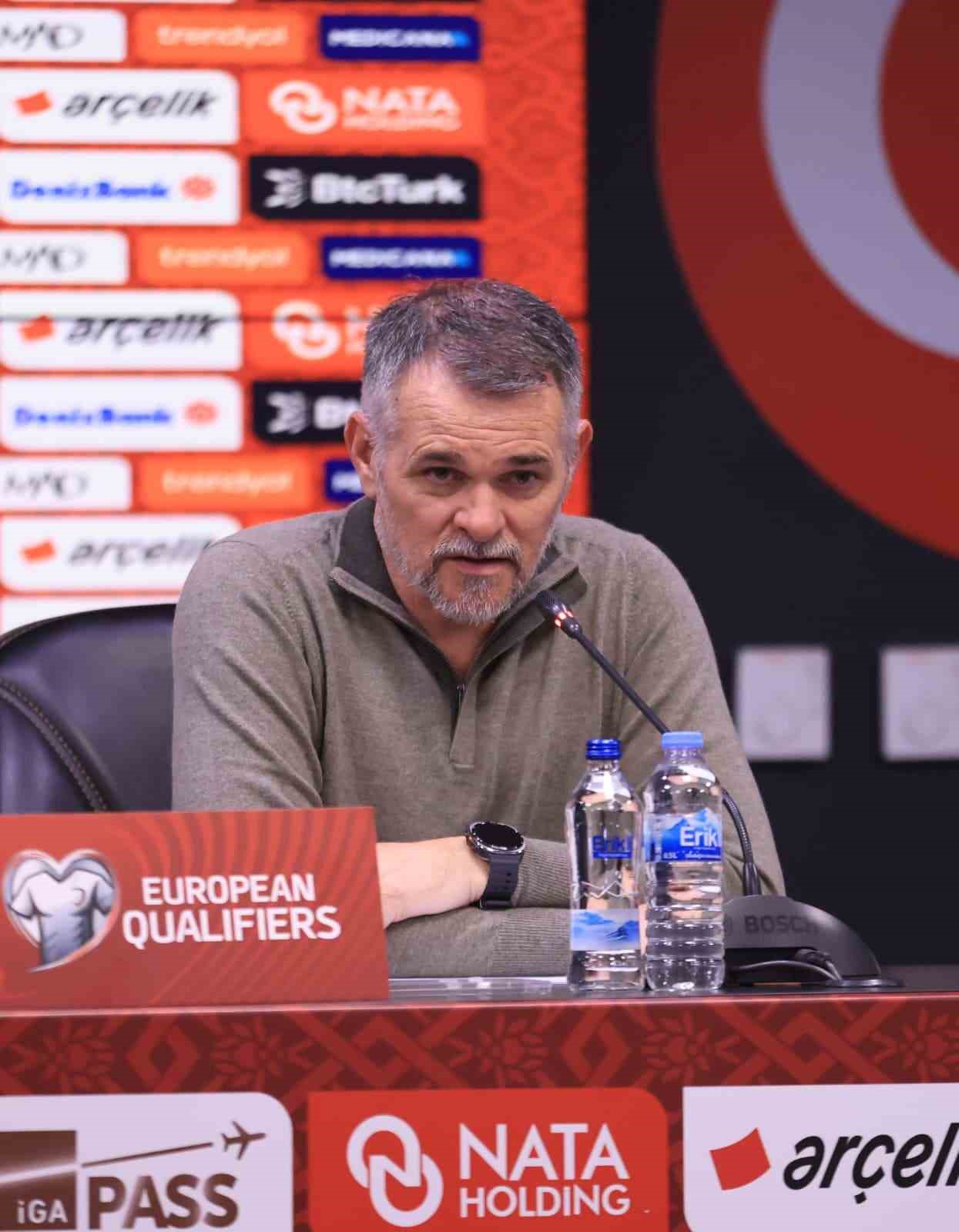 Willy Sagnol: "Türkiye güçlü bir takım"
