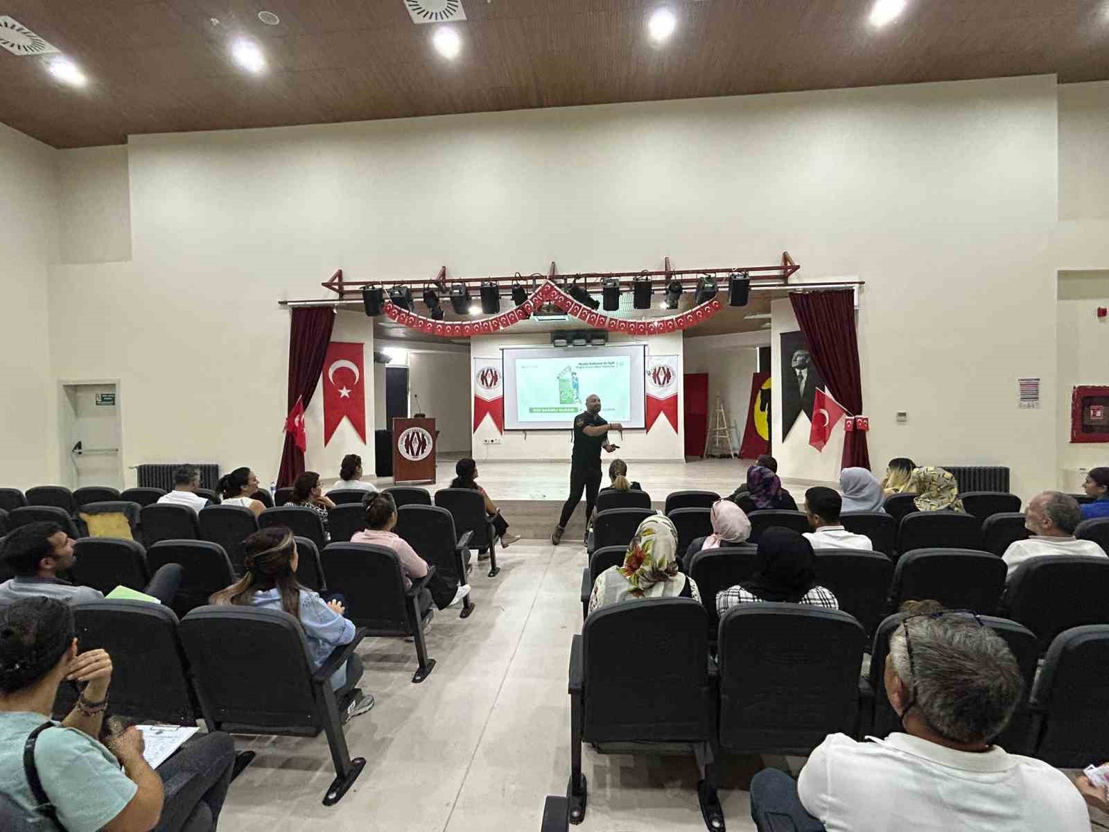 Mersin’de annelere madde bağımlılığıyla mücadele eğitimi
