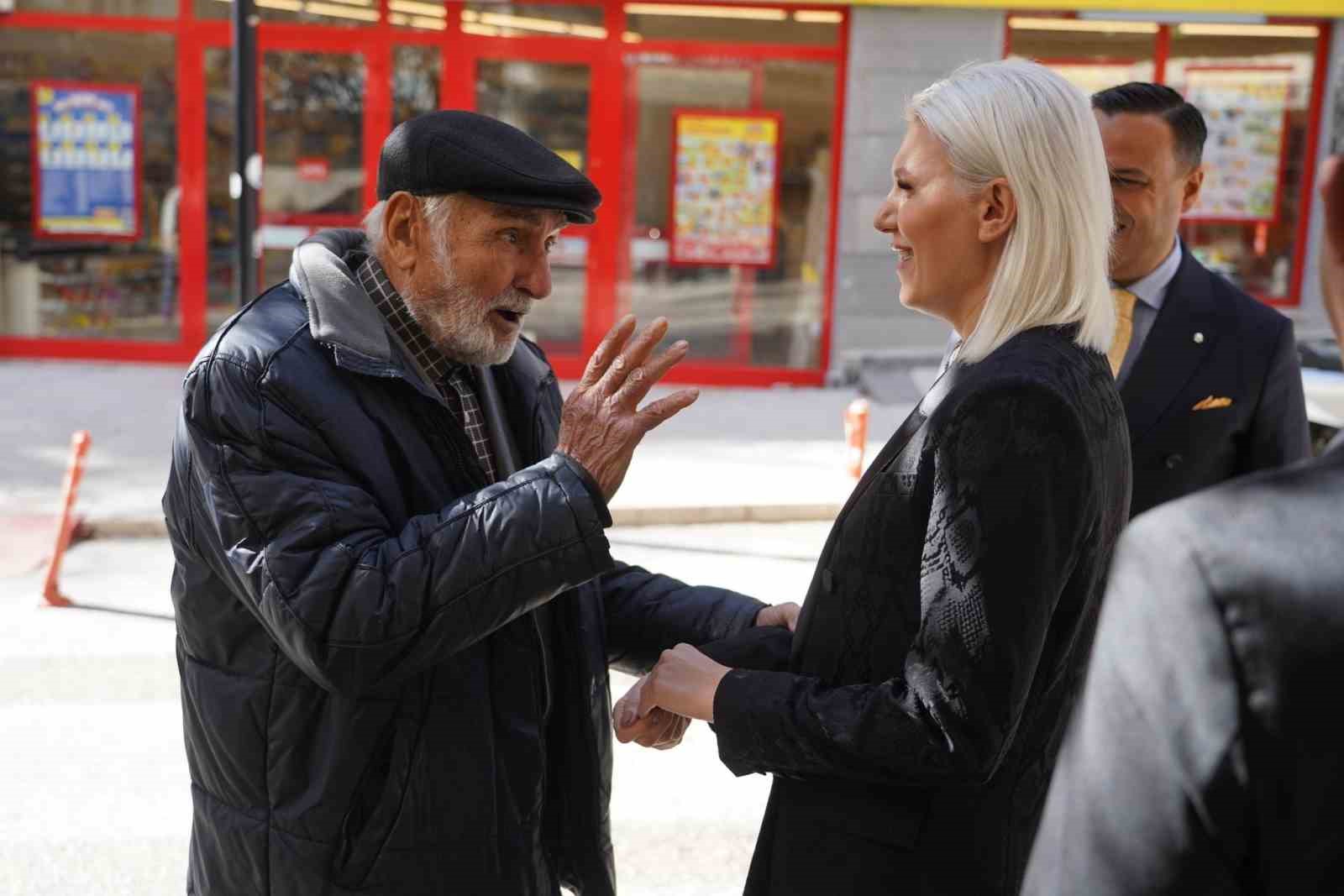 Başkanı Subaşı, çarşı esnafı ve vatandaşlarla buluştu