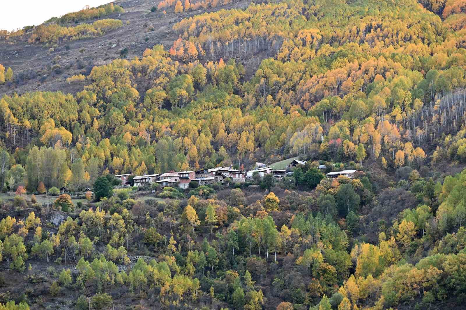 Gümüşhane’de 675 yıllık tarih sonbahar renkleriyle buluştu
