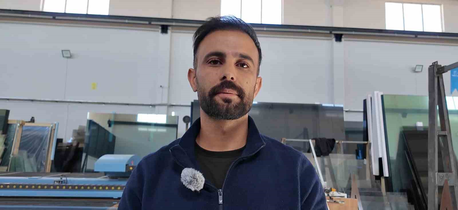 Erciş&rsquo;te kurulan cam at&ouml;lyesi b&ouml;lgenin ihtiyacını karşılıyor
