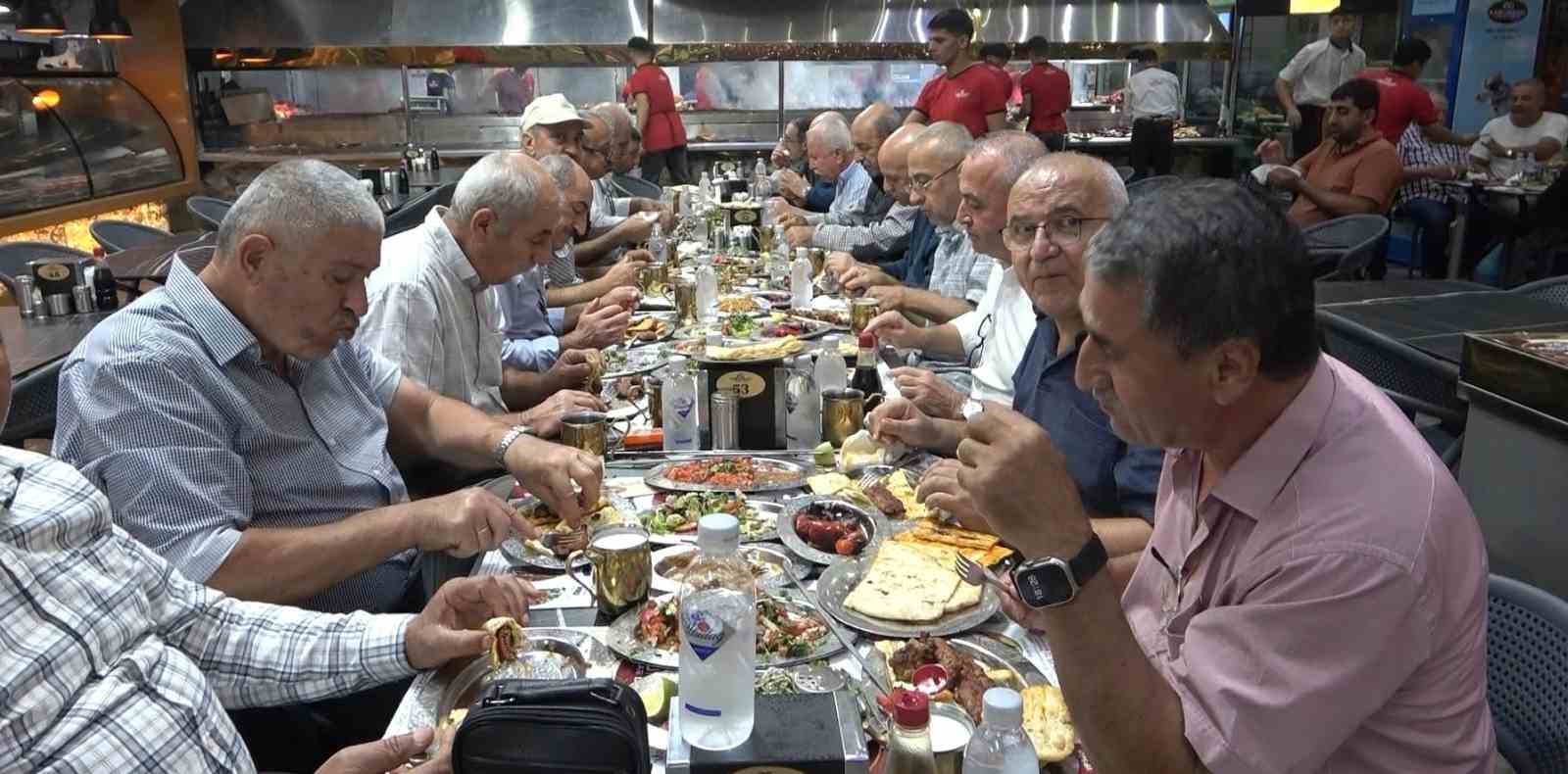 Diyarbakır’da 45 yıl önce askerlik yaptılar, Adana’da buluştular