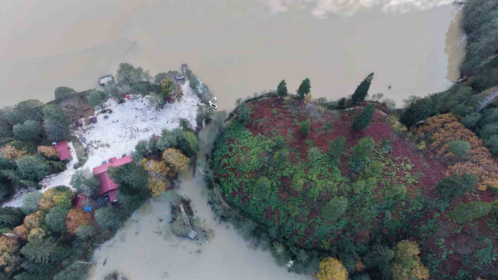 Borçka Karagöl’e en çok sonbahar renkleri yakışıyor
