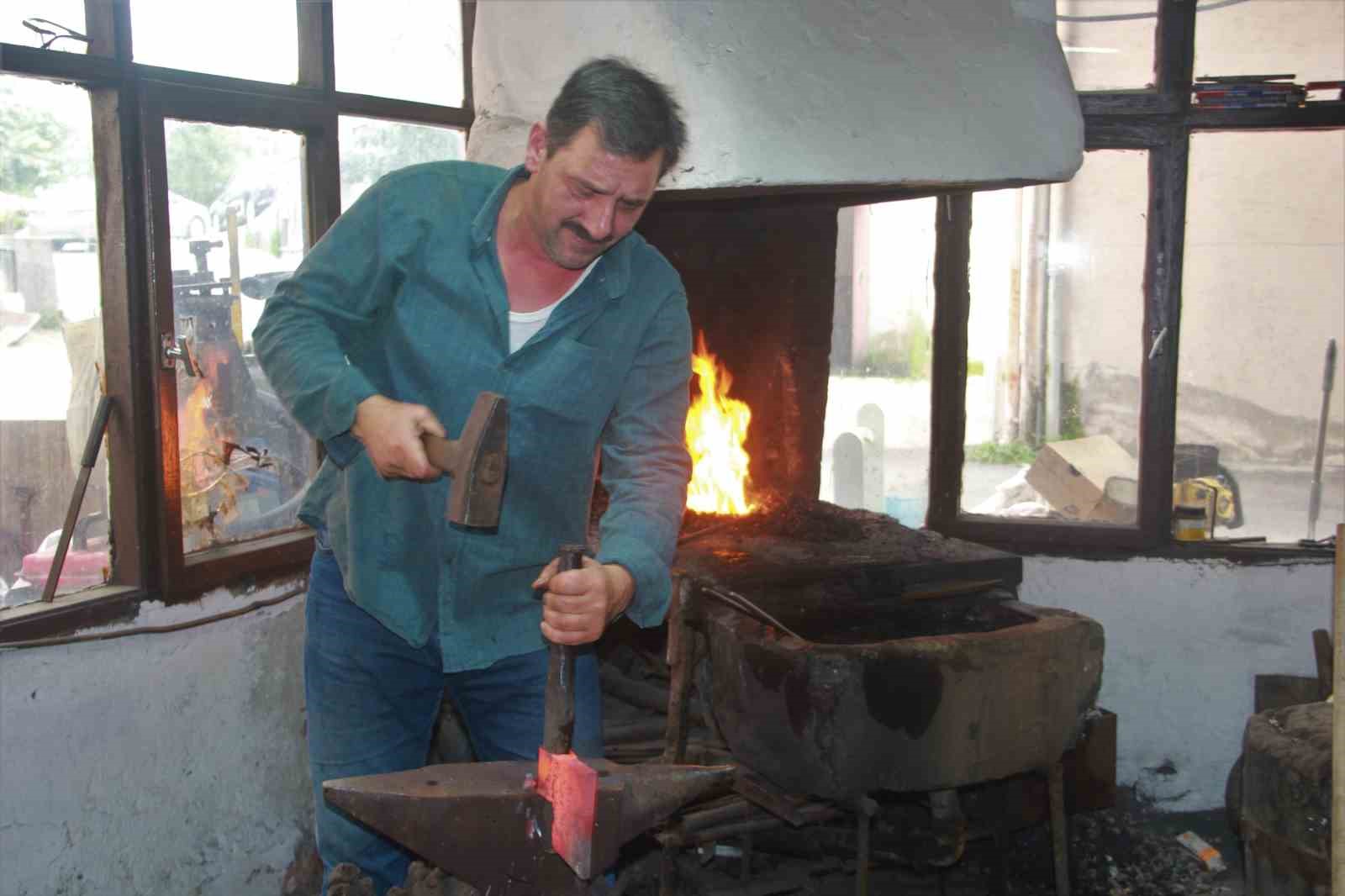 Babasının eline çırak olarak başladı, 38 yıldır ocak sönmesin diye çabalıyor