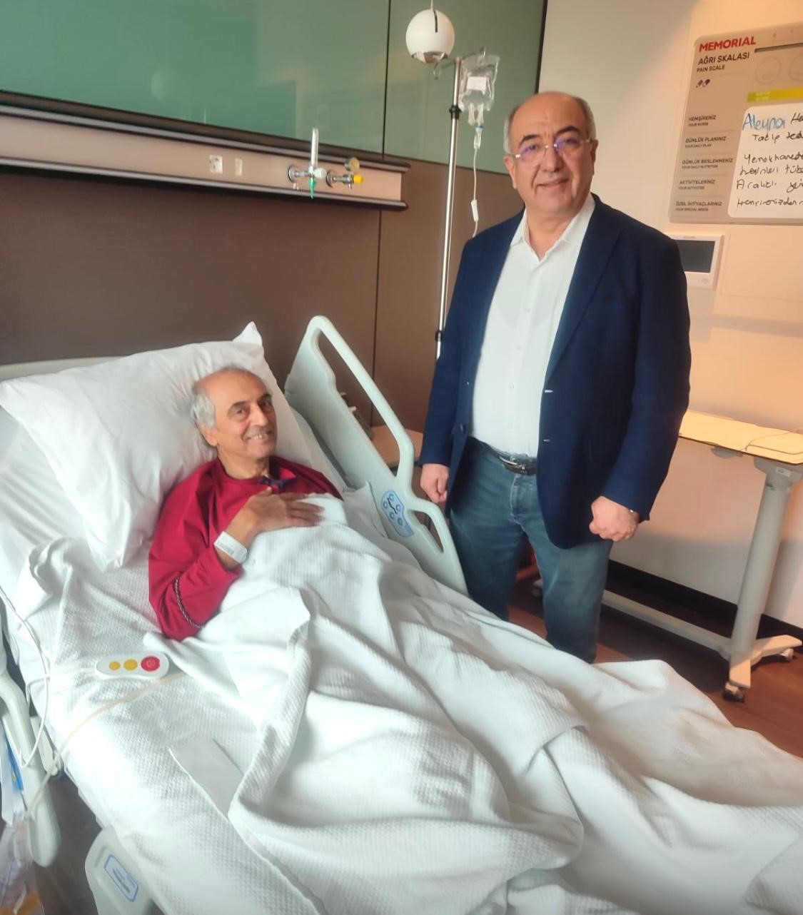 Doktor oğlu, Profes&ouml;r babaya karaciğerini verdi
