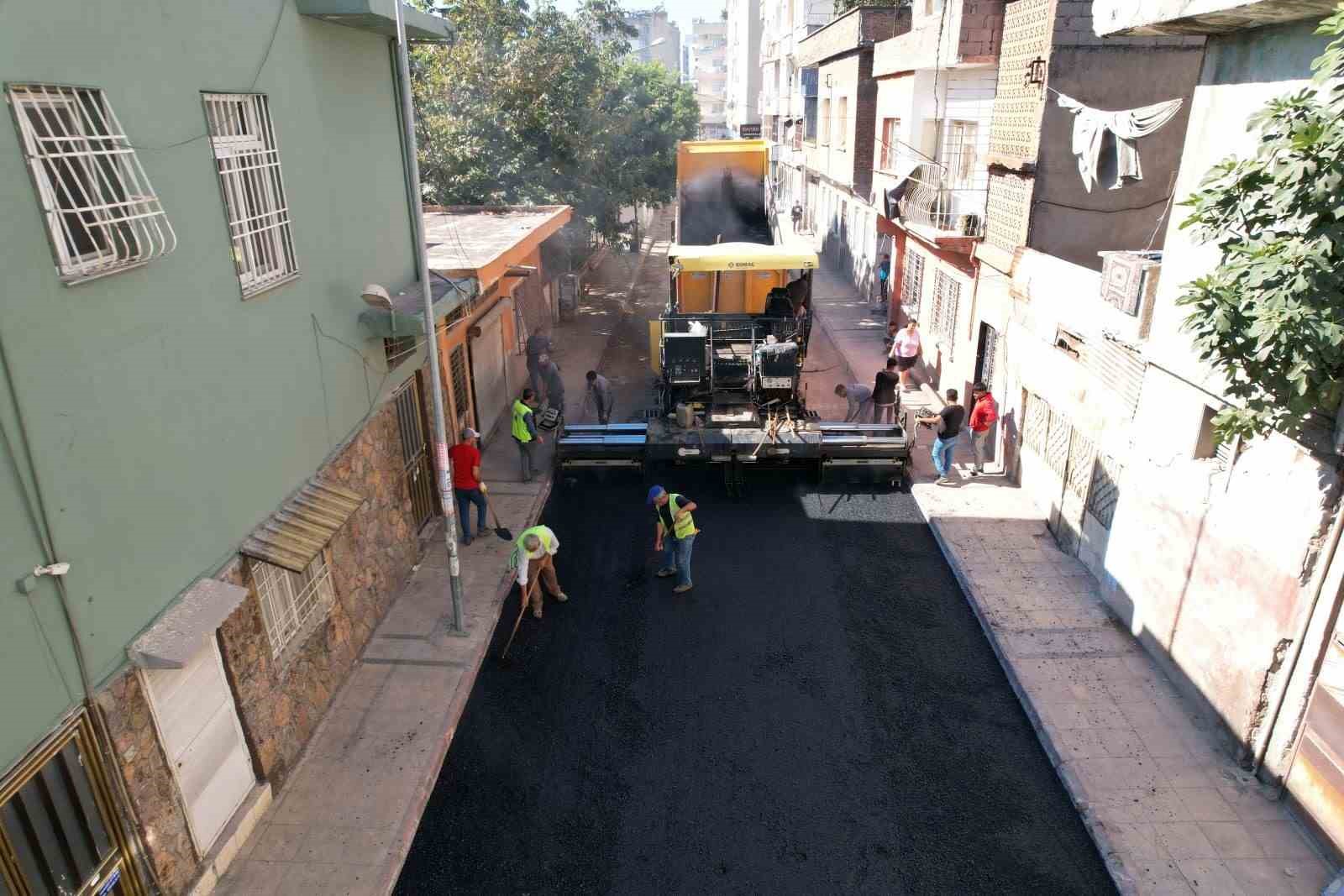 Akdenizde sokaklar yenileniyor
