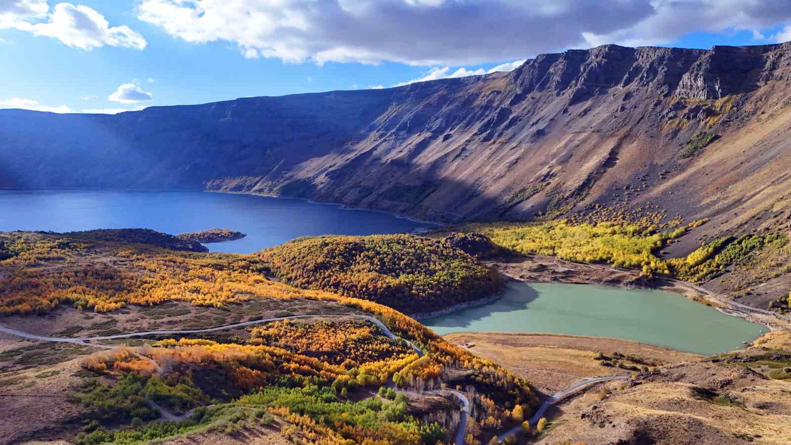 Nemrut Kalderası’nda hayranlık uyandıran sonbahar güzelliği