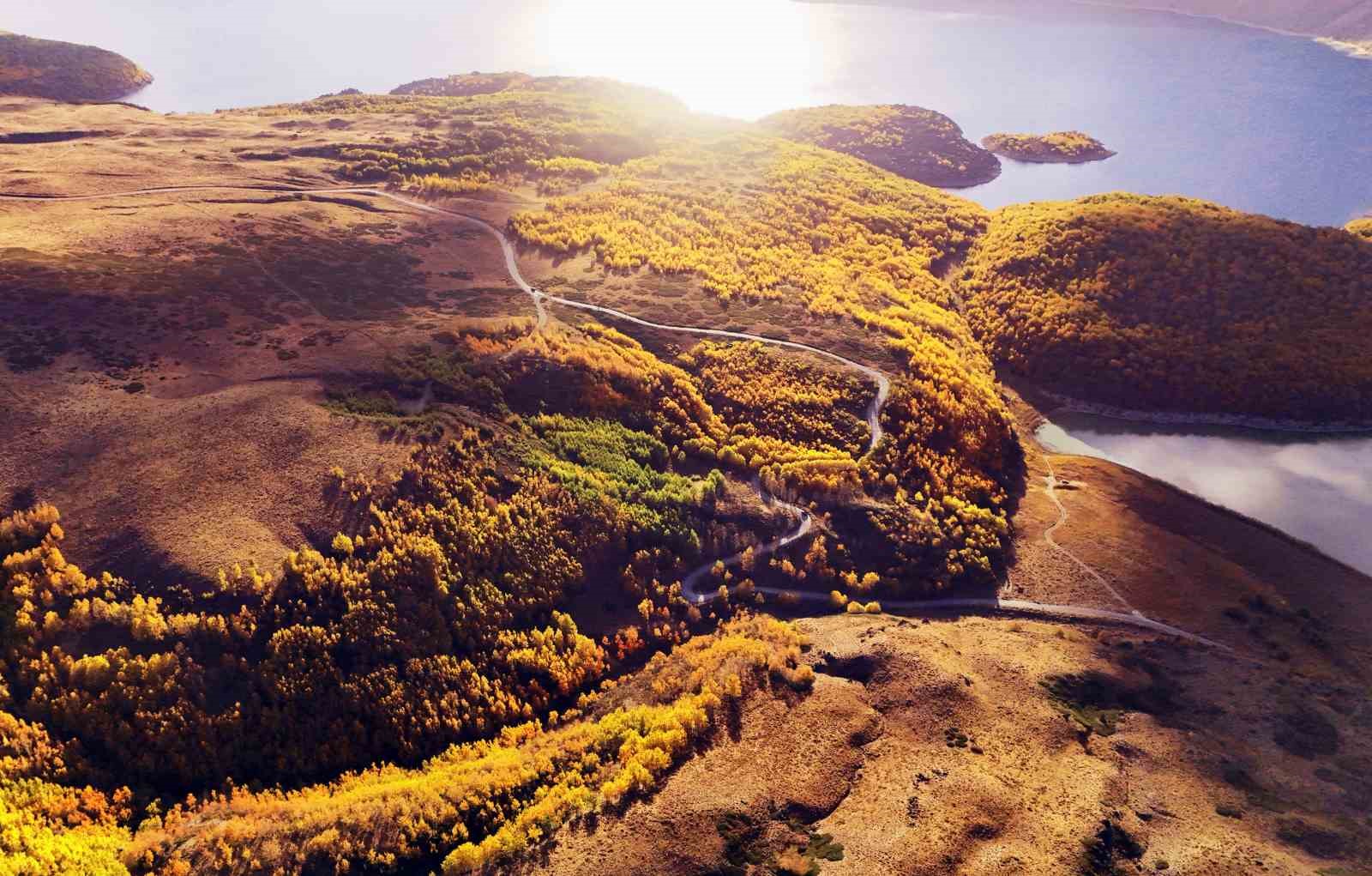 Nemrut Kalderası’nda hayranlık uyandıran sonbahar güzelliği