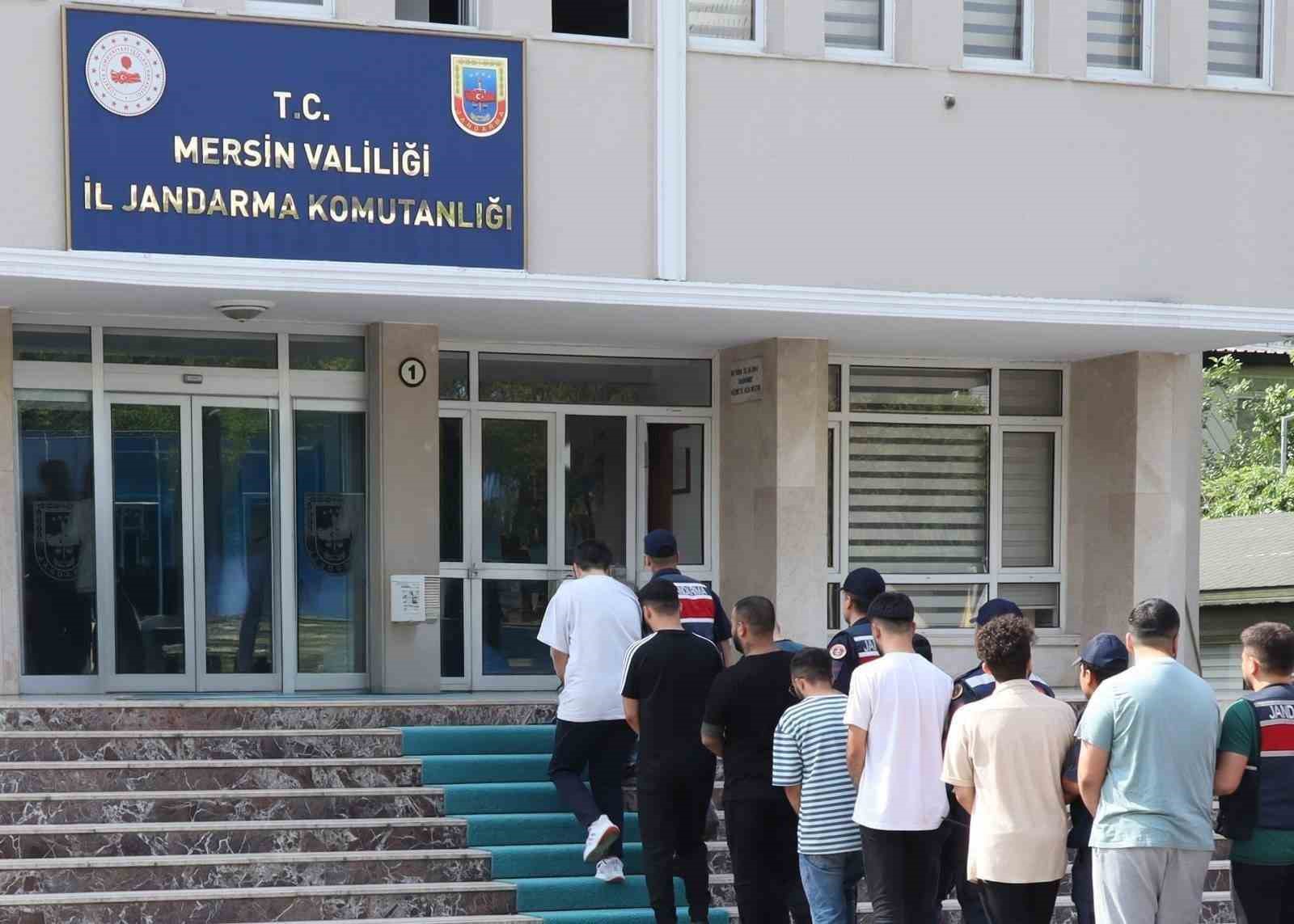 Mersin’de aranan 14 hükümlü yakalanıp cezaevine teslim edildi