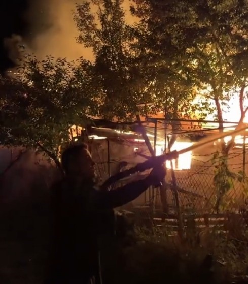 Çankırı’da 3 ev ve 4 samanlık alevlere teslim oldu