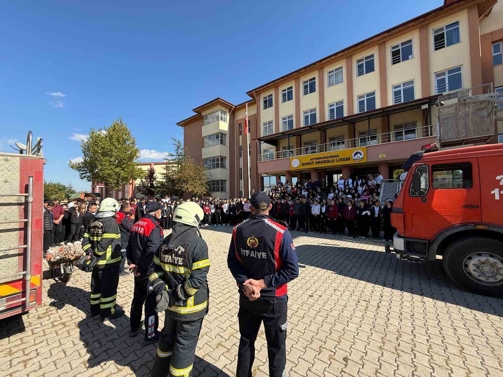 Okul bah&ccedil;esinde yangın tatbikatı yapıldı
