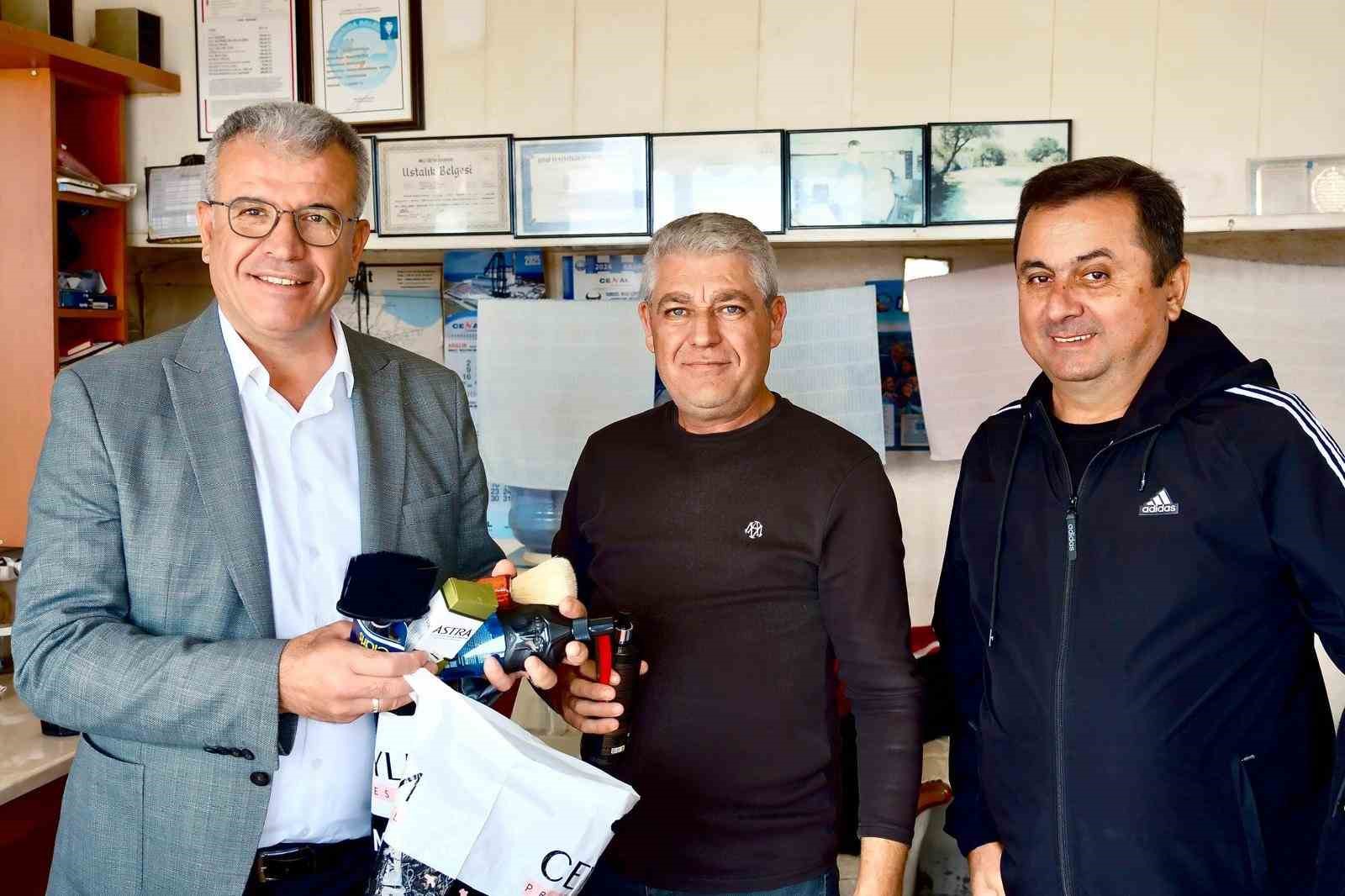 Karabiga Belediyesi’nden berberleri sevindiren hediye