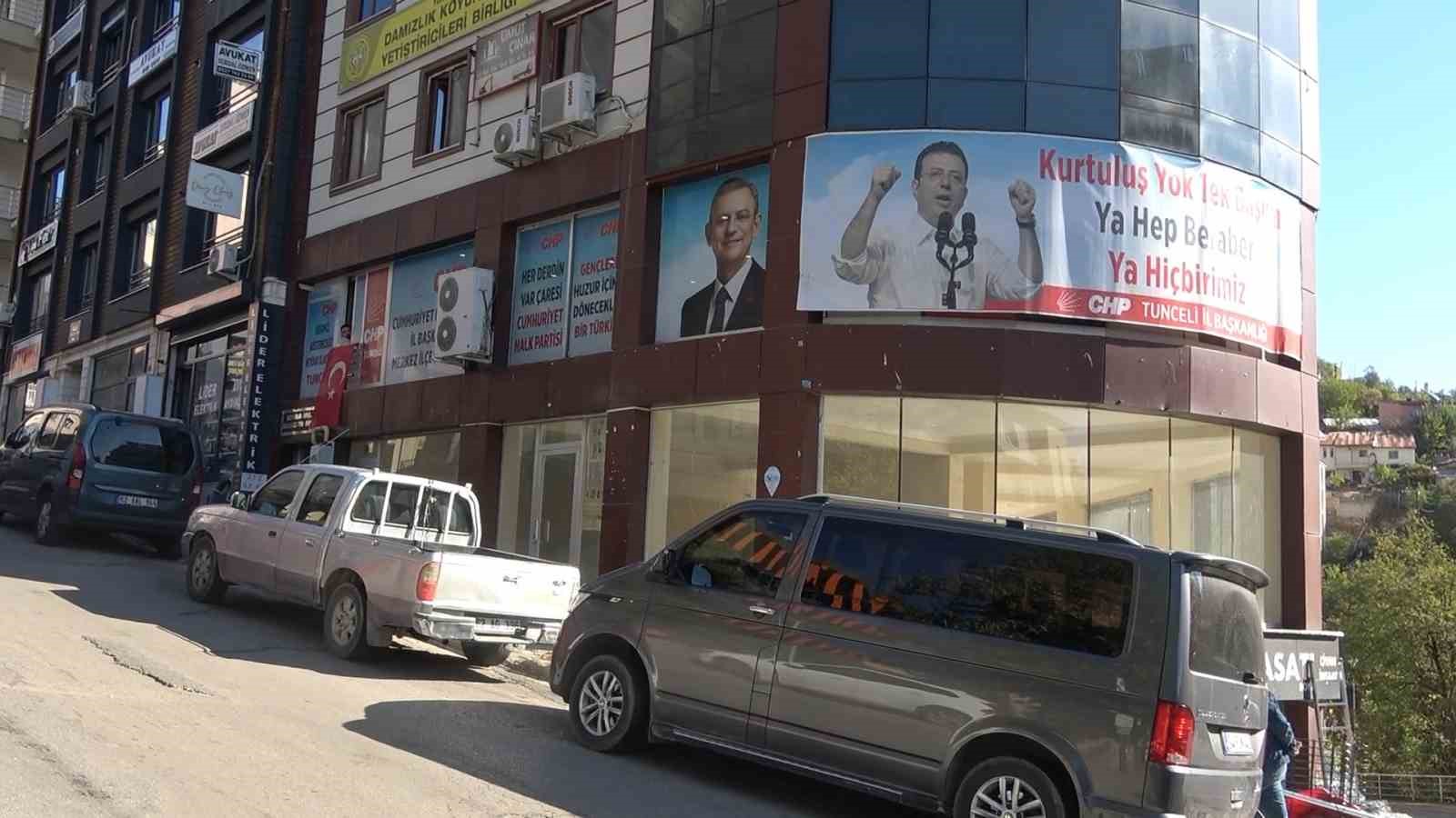 CHP’de demokrasi isyanı: İl başkanı ve yönetim kendilerini binaya kilitleyip eylem başlattı