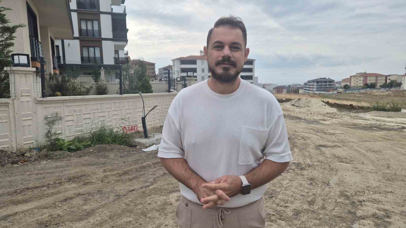 Bozuk yollara davulla maniyle tepki g&ouml;sterdi
