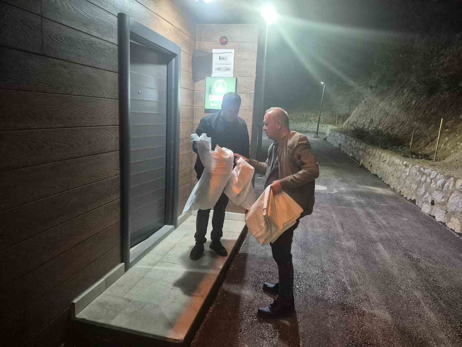 Yangın sonrası 28 kişi Karabük Belediyesi misafirhanesine yerleştirildi